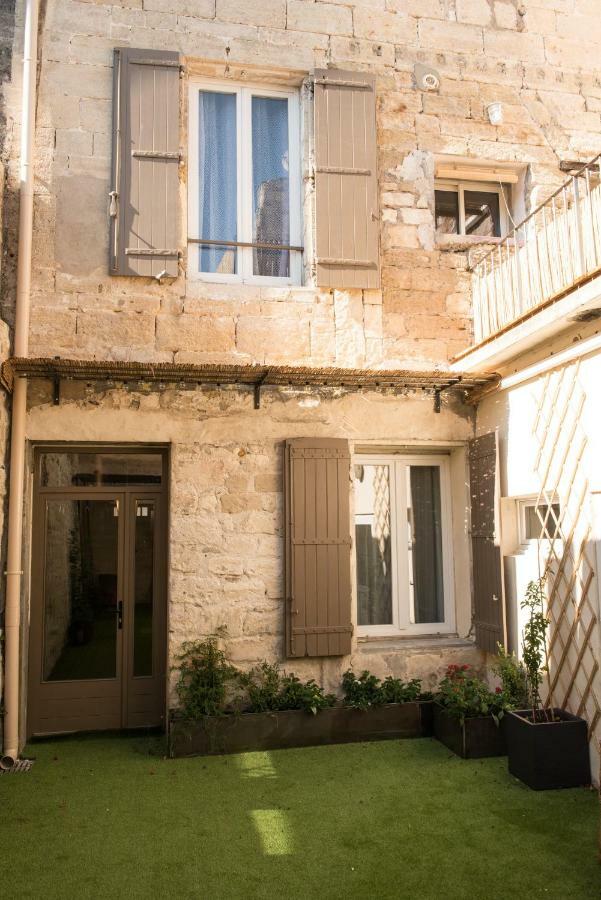 Les Suites Du 17 Aigues-Mortes Buitenkant foto